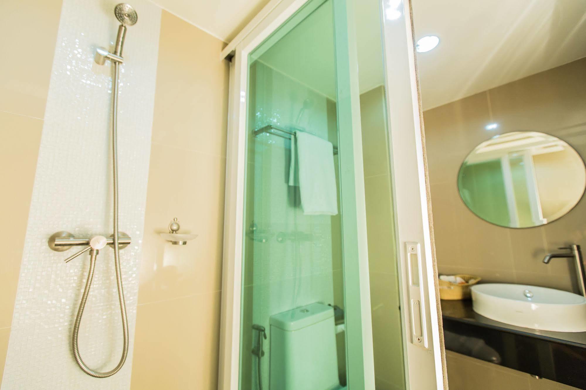 בנגקוק Le Touche Hotel מראה חיצוני תמונה